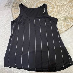 Black and white Lululemon tank.